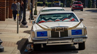 Dallas, TEXAS - 30 Ekim 2022 'de Teksas stili bir araba üretildi.