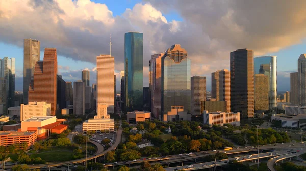 Günbatımında Houston Teksas 'ın Skyline' ı - HOUSTON, TEXAS - 30 Ekim 2022