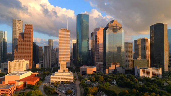 Günbatımında Houston Teksas 'ın Skyline' ı - HOUSTON, TEXAS - 30 Ekim 2022
