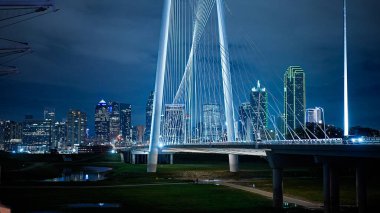 Dallas Teksas 'taki Margaret Hunt Tepesi Köprüsü - 30 Ekim 2022 - Dallas, TEXAS