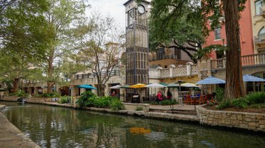 San Antonio 'daki ünlü sahil yürüyüşü popüler bir yerdir - SAN ANTONIO, TEXAS - Kasım 01, 2022