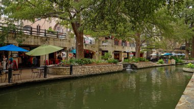 San Antonio 'daki ünlü sahil yürüyüşü popüler bir yerdir - SAN ANTONIO, TEXAS - Kasım 01, 2022