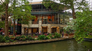 San Antonio 'daki ünlü sahil yürüyüşü popüler bir yerdir - SAN ANTONIO, TEXAS - Kasım 01, 2022