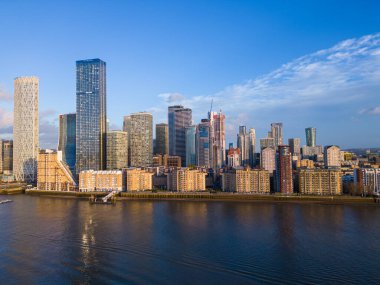 Londra 'daki Canary Wharf' ın gökdelenleri - panoramik manzara - LONDON, UNITED KINGDOM - 20 ARALIK 2022