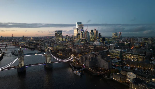Thames Nehri Tower Köprüsü Ile Londra Akşamları Inanılmaz Hava Manzarası — Stok fotoğraf