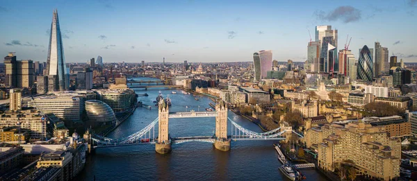 Tower Bridge River Thames Ile Londra Üzerinde Tipik Hava Manzarası — Stok fotoğraf
