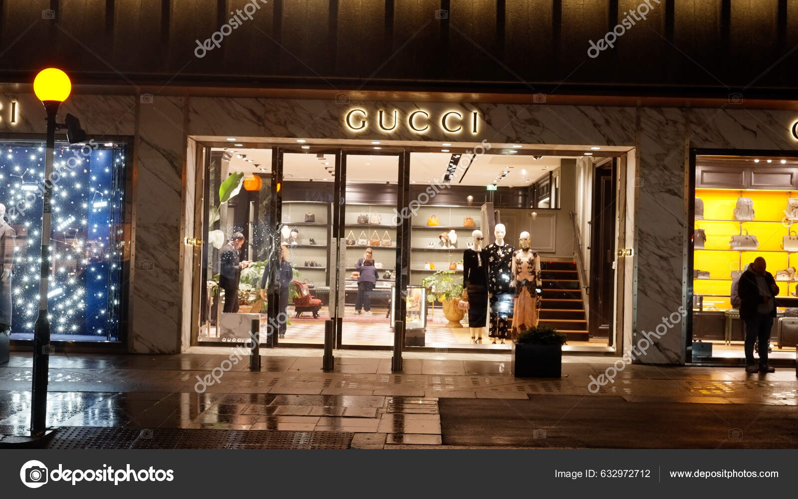 Gucci store exterior fotos de stock, imágenes de Gucci store exterior sin  royalties | Depositphotos