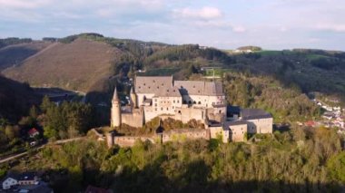Luxemburg 'daki Antik Vianden Şatosu - hava fotoğrafçılığı
