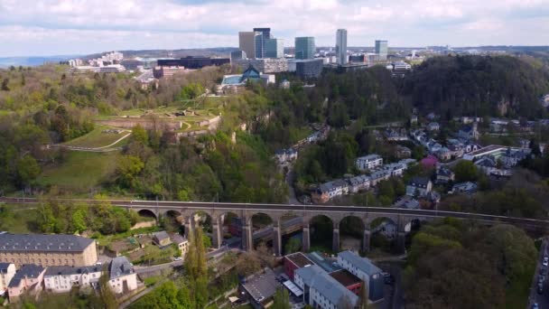 卢森堡城市的空中景观及其美丽的老城区 空中摄影 — 图库视频影像