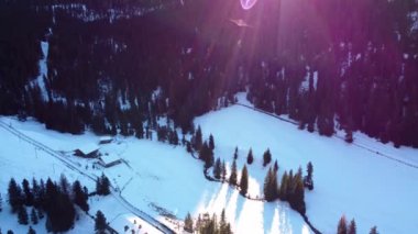 İtalya 'daki Dolomitlerin üzerinde güzel bir günbatımı - Güney Tyrol' daki İtalyan Alpleri - seyahat fotoğrafçılığı