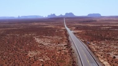 Arizona çölünde ıssız bir yol - hava manzaralı