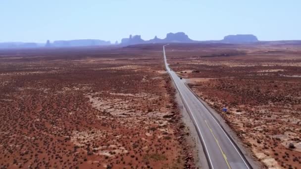 Μοναχικός Δρόμος Μέσα Από Την Έρημο Της Αριζόνα Εναέρια Άποψη — Αρχείο Βίντεο