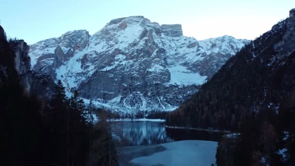 Krásné Jezero Dolomitech Itálie Názvem Pragser Wildsee Cestovní Fotografie — Stock video