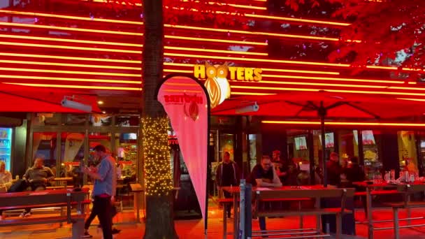 Hooters Εστιατόριο Στο Αμβούργο Reeperbahn Entertainment Και Κόκκινο Φως Περιοχή — Αρχείο Βίντεο