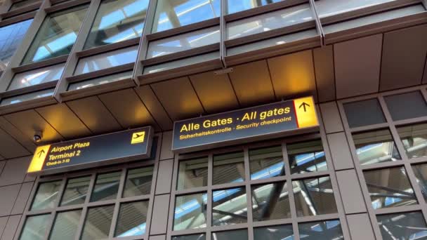 Direction Signs Hamburg Airport City Hamburg Germany May 2022 — 비디오