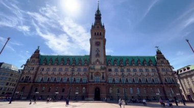 Hamburg Belediye Binası - HAMBURG ŞEHRİ, ALMANA - 16 MAYIS 2022
