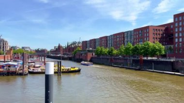 Hamburg 'un modern liman kenti - HAMBURG ŞEHRİ, ALMANY - 16 Mayıs 2022