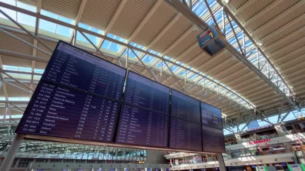 Departure Screen Hamburg Airport City Hamburg Germany May 2022 — Vídeos de Stock