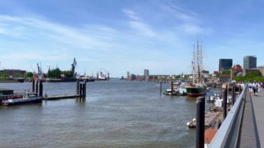 Hamburg Limanı - HAMBURG ŞEHRİ, Almanya - 16 Mayıs 2022