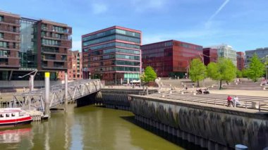 Hamburg 'un modern liman kenti bölgesinde ofis binaları - HAMBURG Şehri, GERMANY - 16 Mayıs 2022