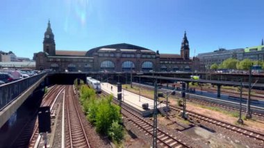 Hamburg Merkez İstasyonu - ana tren istasyonu - HAMBURG, Almanya - 14 Mayıs 2022