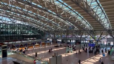 Hamburg Havaalanı Terminali - HAMBURG, GERMANY - 15 Mayıs 2022