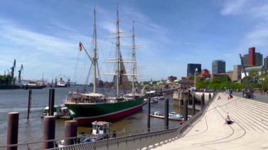 Hamburg Limanı - HAMBURG ŞEHRİ, Almanya - 16 Mayıs 2022