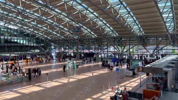 Imponujący Widok Szerokiego Kąta Terminal Lotniska Hamburgu Miasto Hamburg Niemcy — Wideo stockowe
