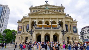 Frankfurt Operası - şehrin orijinal eski opera binası - FRANKFURT MAIN, GERMANY - 12 Temmuz 2022