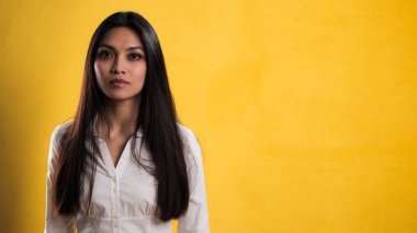 Stüdyoda Asya modeli - Stüdyo fotoğrafçılığı