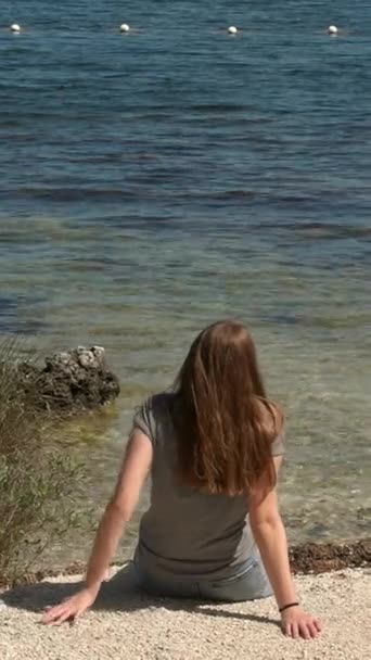 Csinos Élvezi Gyönyörű Nyugodt Strandok Kristálytiszta Vízzel Florida Keys Utazási — Stock videók
