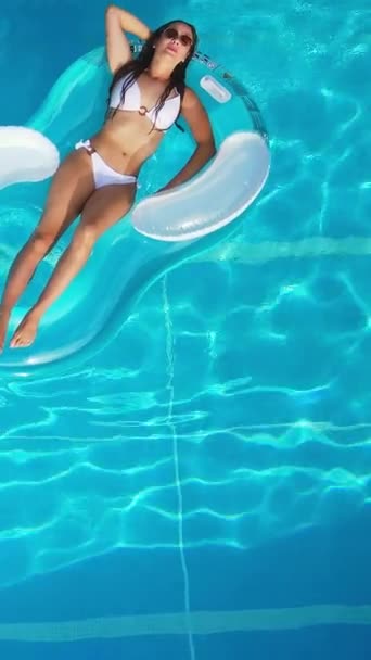 Young Sexy Woman Has Fun Pool View Vertical Video — ストック動画