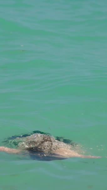Beautiful Woman Bathing Suit Enjoys Blue Ocean Water Miami Beach — Stock Video