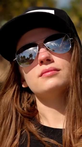 Young Woman Loves Hot Sun Miami Travel Photography — Vídeo de stock