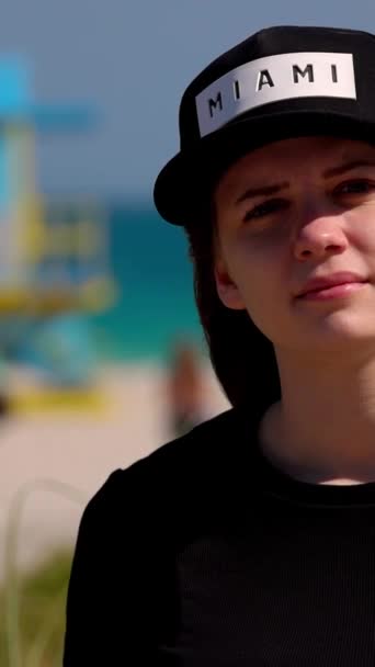 Jolie Femme Miami Beach Profiter Des Vacances Été Photographie Voyage — Video