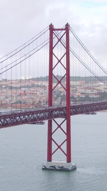 塔古斯河上著名的4月25日大桥 里斯本旅游摄影 — 图库视频影像
