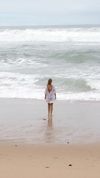 Młoda Seksowna Kobieta Plaży Wakacje Fotografie — Wideo stockowe