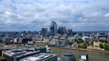 Londra 'nın yukarıdan inanılmaz şehri - Londra' nın üstünden gökyüzü manzarası - LONDON, BİRLİK KINGDOM - 9 Haziran 2022