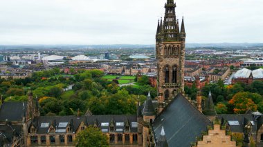 Glasgow Üniversitesi - yukarıdan tarihi bina - hava manzarası - seyahat fotoğrafçılığı
