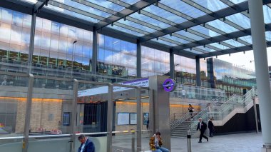 Londra 'daki Modern Paddington İstasyonu - LONDON, UNITED KINGDOM - 9 Haziran 2022