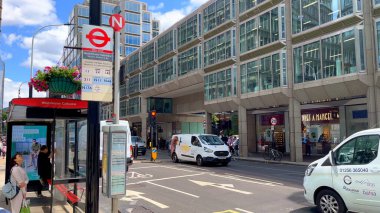 Londra 'daki Westminster Katedrali Otobüs Durağı - Londra, BİRLİK KINGDOM - 9 Haziran 2022