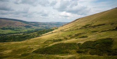 Peak District Ulusal Parkı 'ndaki güzel manzara ve tepeler - seyahat fotoğrafçılığı