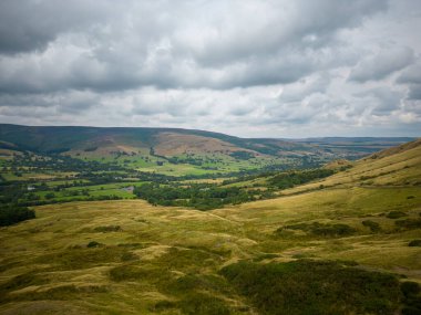 Peak District Ulusal Parkı 'ndaki güzel manzara ve tepeler - seyahat fotoğrafçılığı