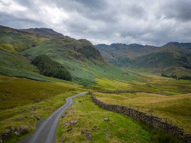 Lake District Ulusal Parkı 'ndan geçen yol - seyahat fotoğrafçılığı