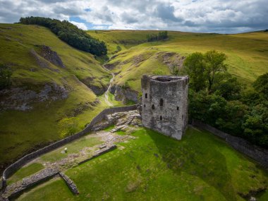 Peak District Ulusal Parkı 'ndaki Peveril Şatosu - seyahat fotoğrafçılığı