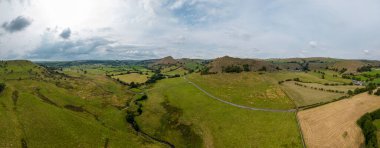Peak District Ulusal Parkı 'nın güzel manzarası üzerine panoramik manzara - seyahat fotoğrafçılığı