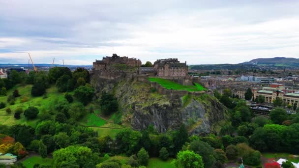 Castle Hill Deki Edinburgh Kalesi Üzerindeki Hava Manzarası Edinburgh Rli — Stok video
