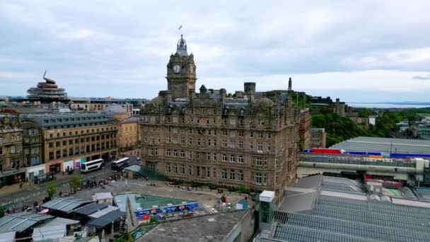 Das Balmoral Hotel Stadtzentrum Von Edinburgh Luftaufnahme Edinburgh Vereinigtes Königreich — Stockvideo