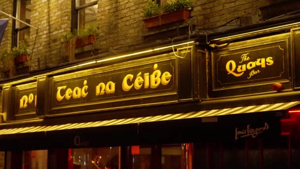 都柏林圣殿酒吧区令人惊奇的爱尔兰酒吧 爱尔兰杜布伦市 2022年4月20日 — 图库视频影像