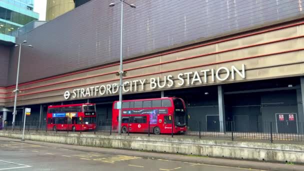 Bushaltestelle Stratford City London Vereinigtes Königreich Dezember 2022 — Stockvideo